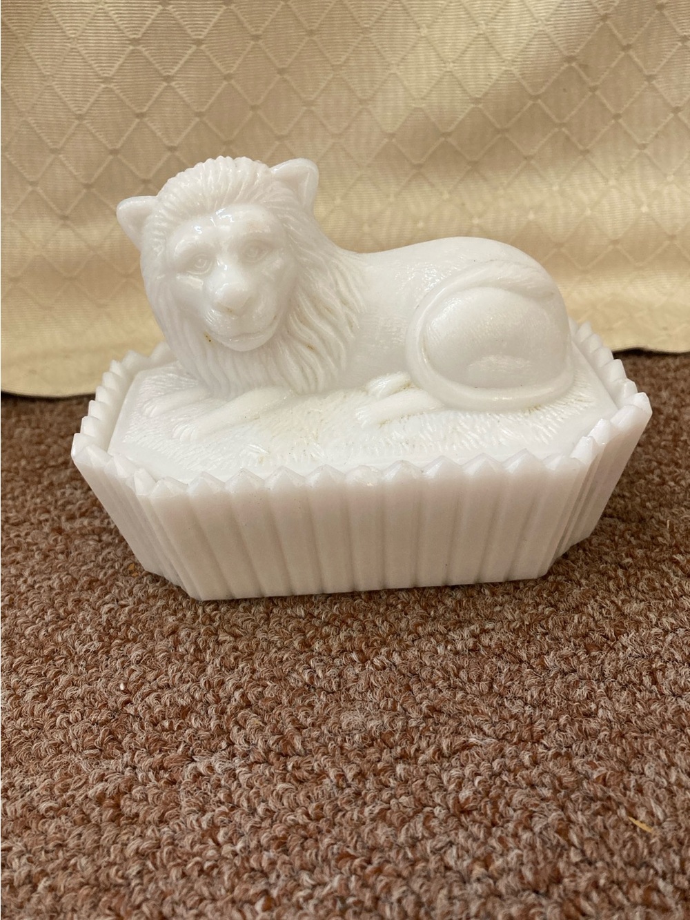 Antique Atterbury Westmoreland (?) White Milk Glass LION Lidded Candy Dish